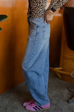 Logan Boyfriend Cinch Back Jeans by BDG